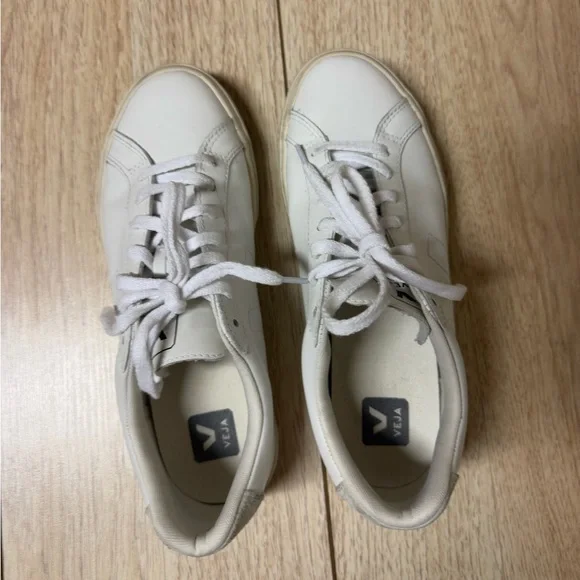 Veja Esplar Stitched Logo Sneakers - Picture 10 of 10